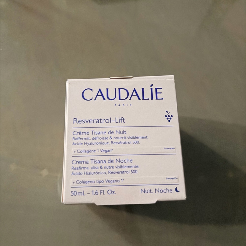 Caudalie Resveratrol-Lift Night Cream - White and Purple